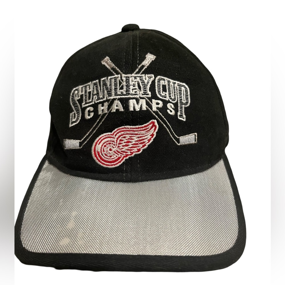Mens Starter Vintage 90’s Detroit Red Wings NHL Black and Silver Adjustable Hat